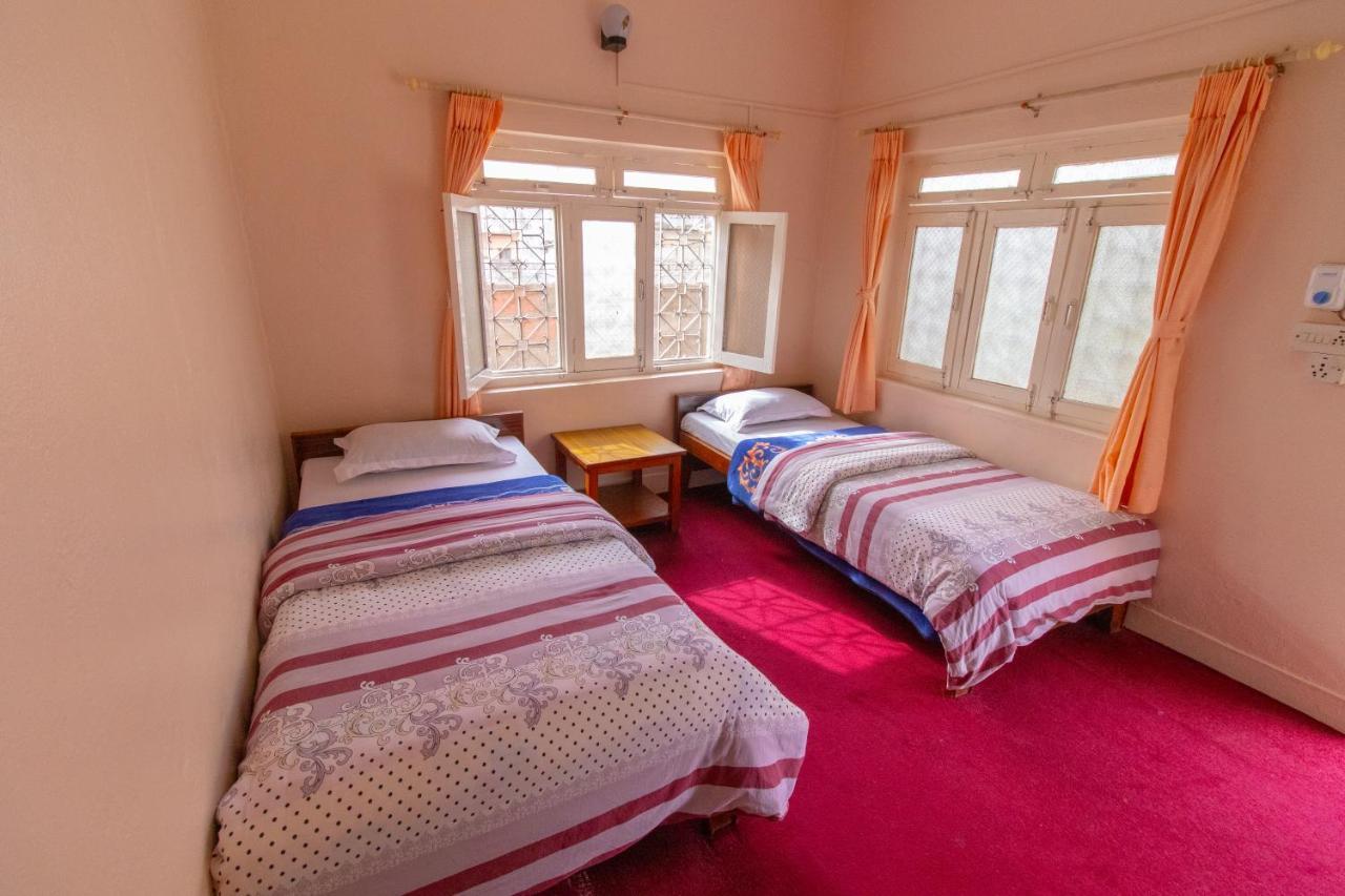 New Tourist Guest House Покхара Екстер'єр фото